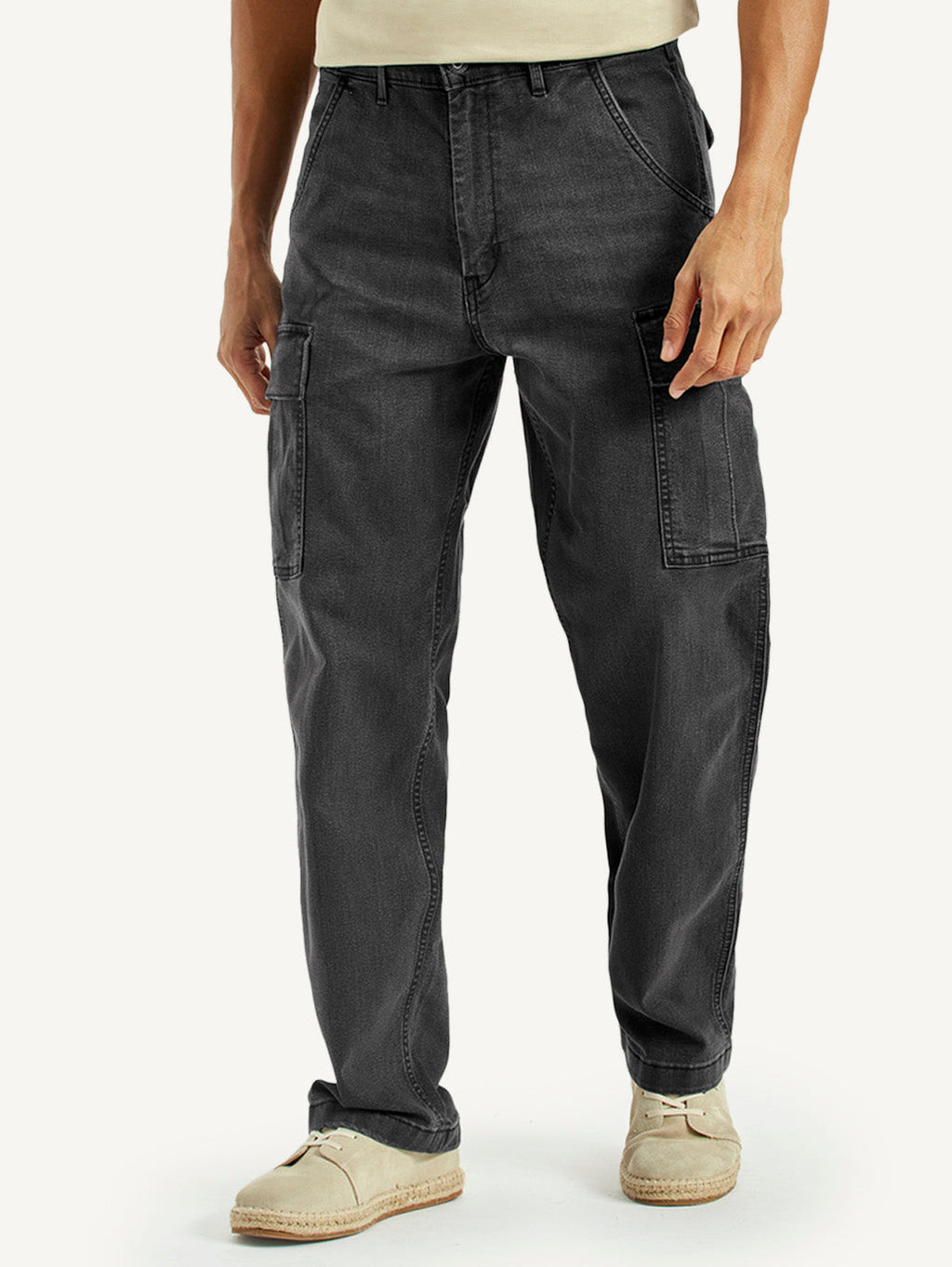 Men's Black Tapered Fit Mid Rise Cargo Jeans