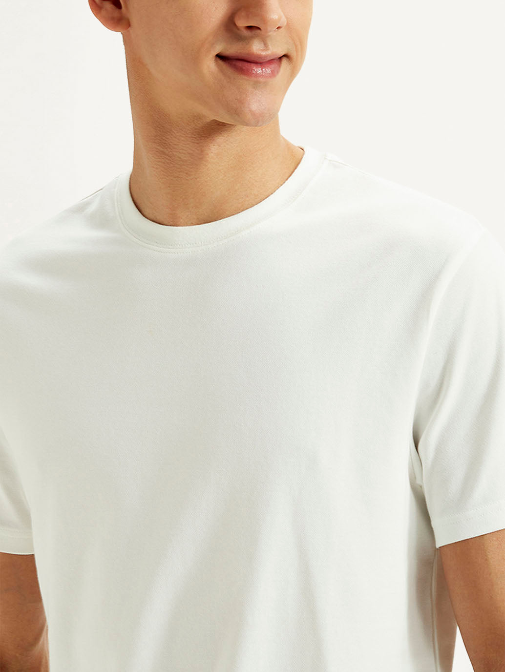 Men's Solid Slim Fit T-shirt