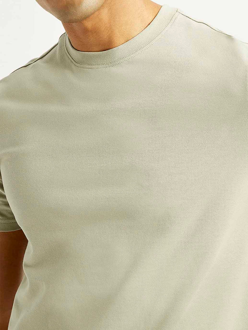 Men's Solid Slim Fit T-shirt