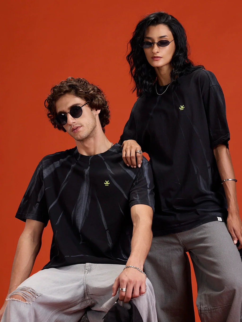 Grunge Look Oversized Fit T-shirt With Hd Logo Print | Black