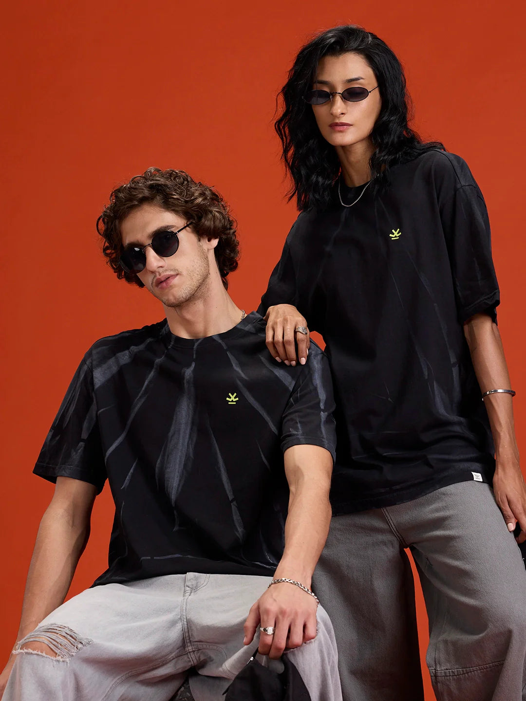 Grunge Look Oversized Fit T-shirt With Hd Logo Print | Black