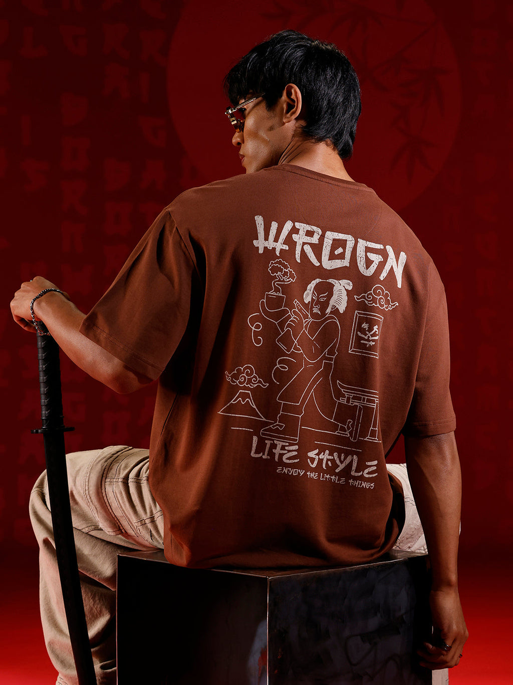 Men’s oversized chest print T-shirt | Brown