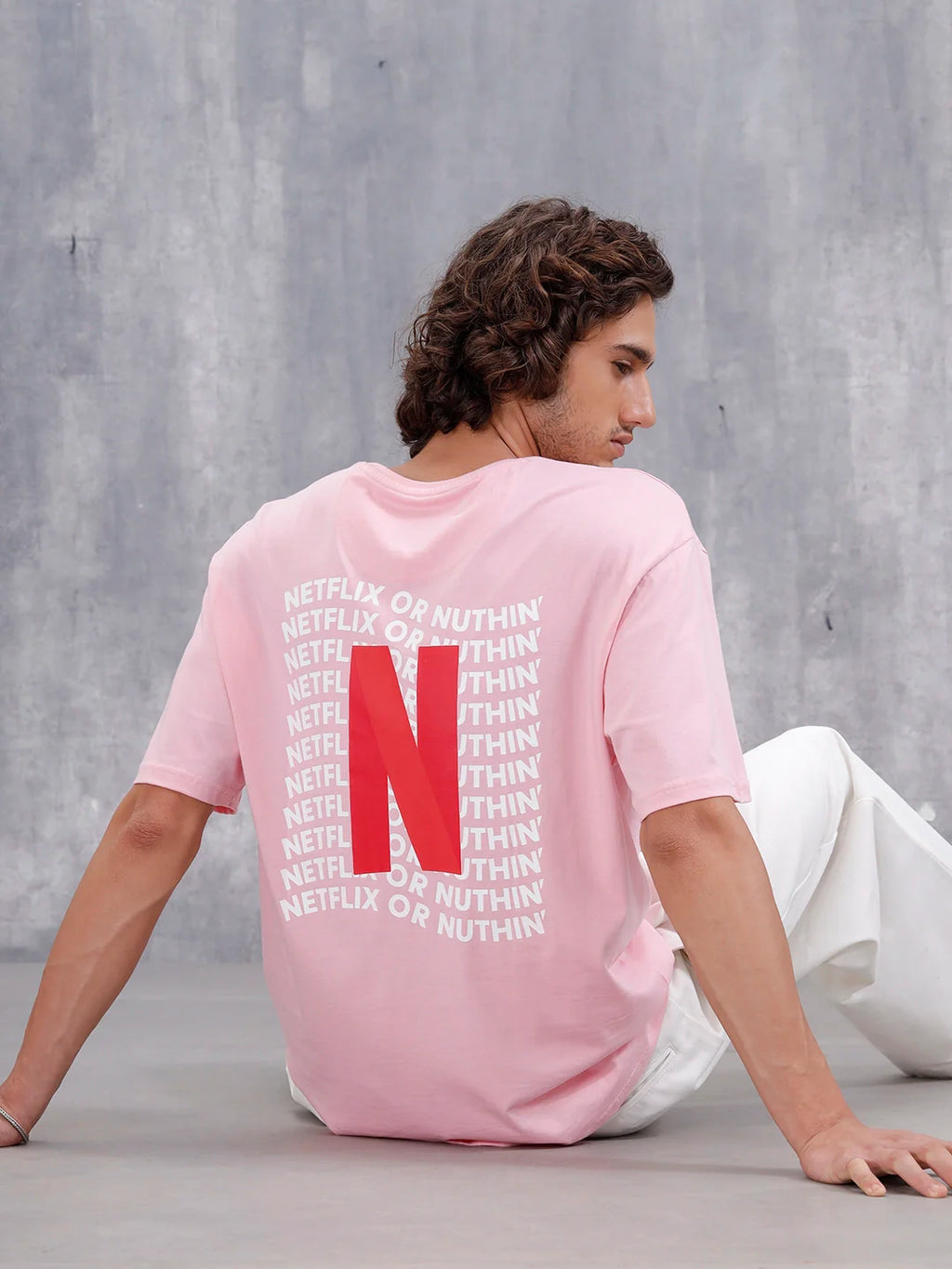 Casual Men’s Oversized T-Shirt Featuring Netflix | Pink