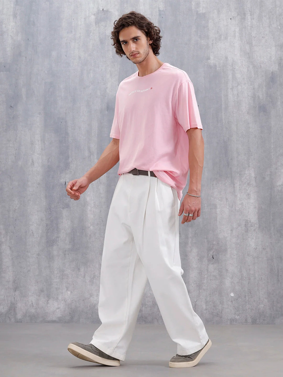 Casual Men’s Oversized T-Shirt Featuring Netflix | Pink
