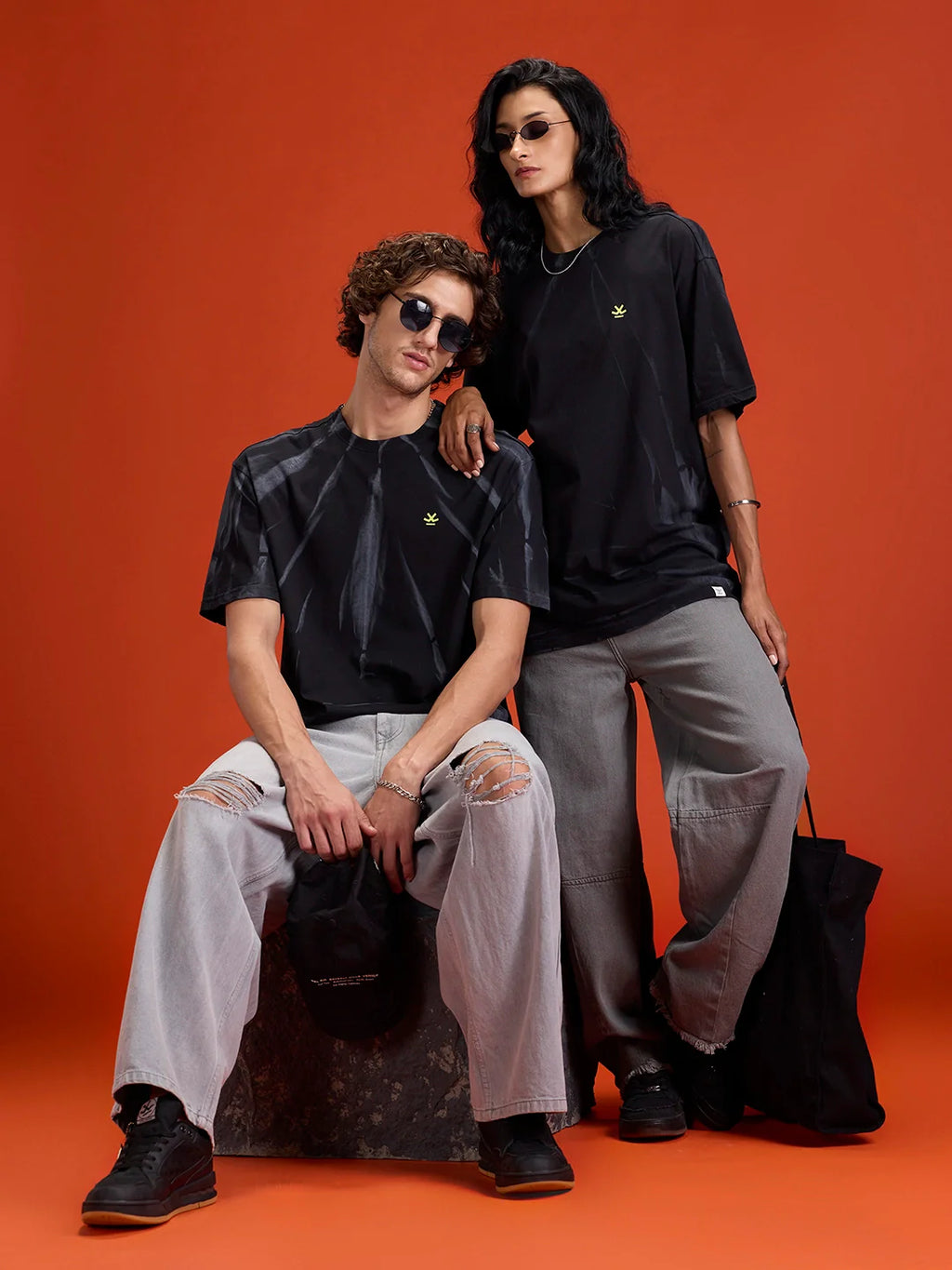 Grunge Look Oversized Fit T-shirt With Hd Logo Print | Black