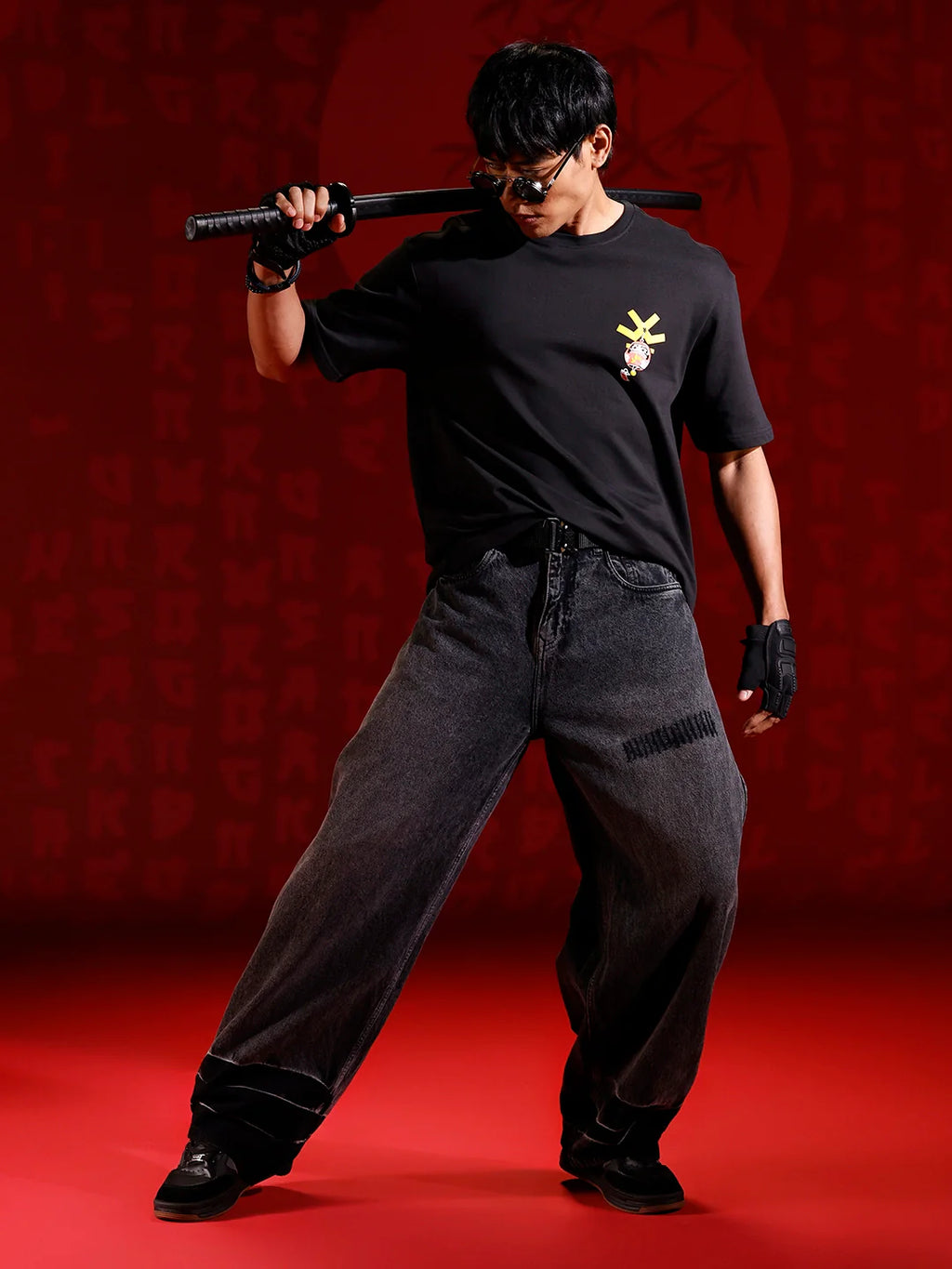 Men’s bold chest print oversized T-shirt | Black