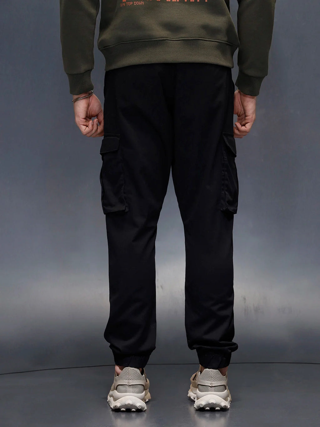 Men's casual relaxed cargo fit woven jogger | Black