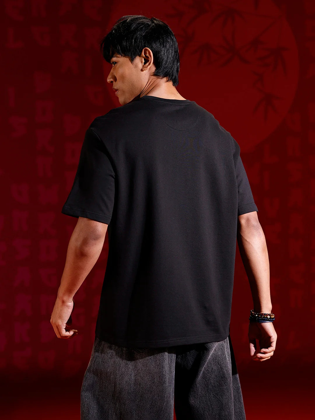 Men’s bold chest print oversized T-shirt | Black