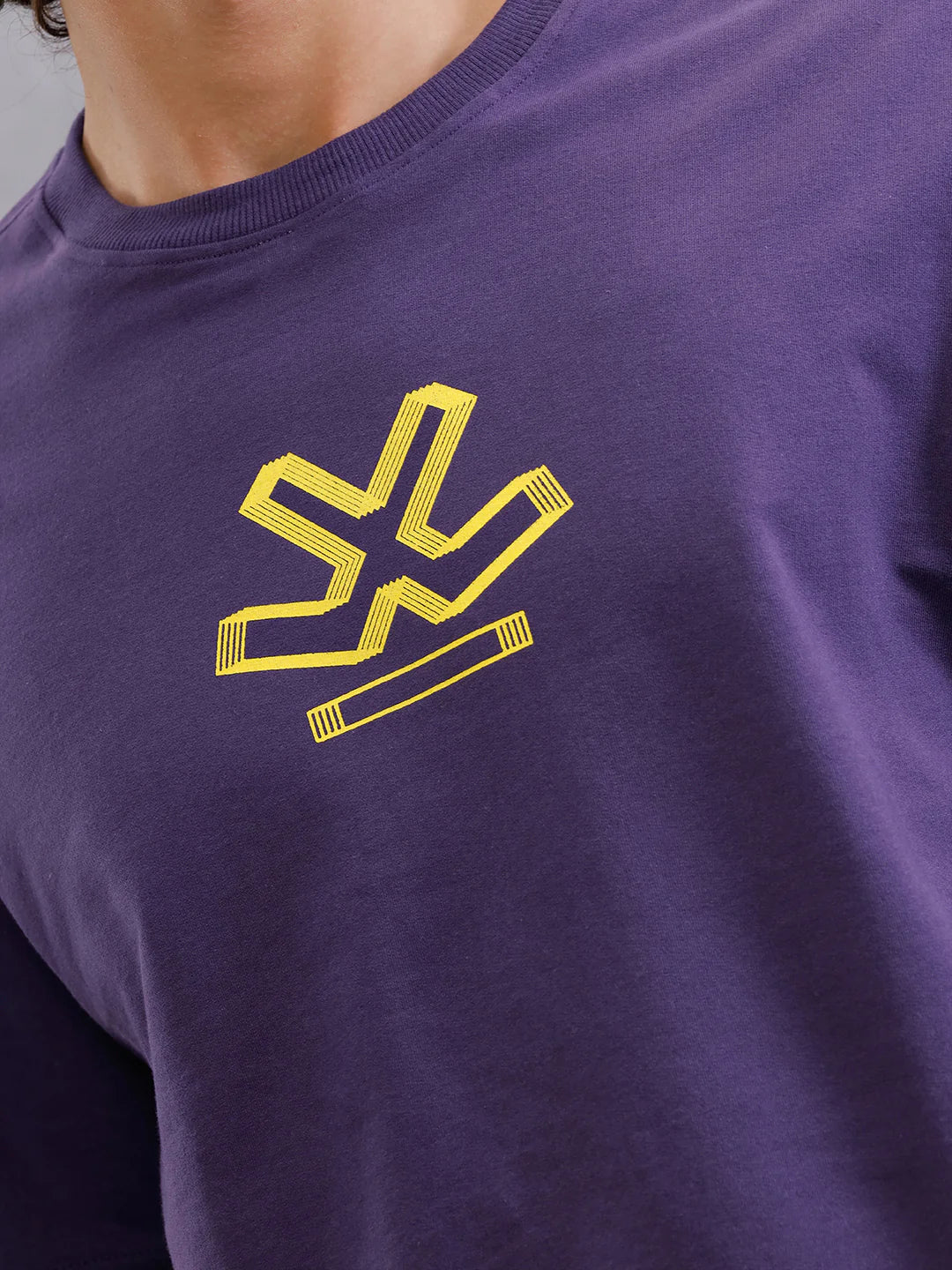 Mundane Objects Inspired Hazy Back Print Crew Neck T-Shirt | Purple