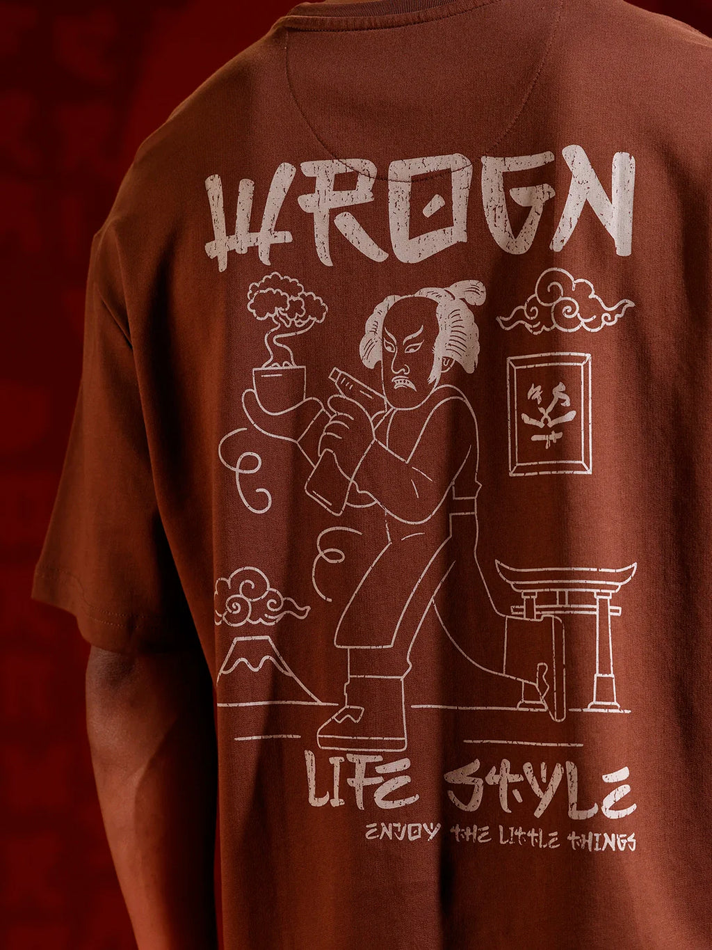 Men’s oversized chest print T-shirt | Brown