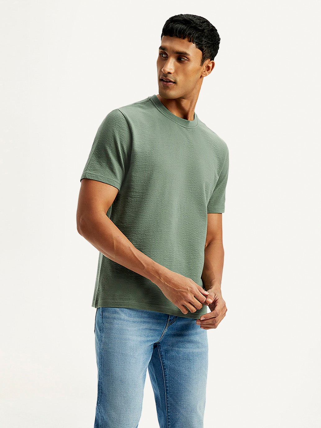 Men's Solid Regular Fit T-Shirt