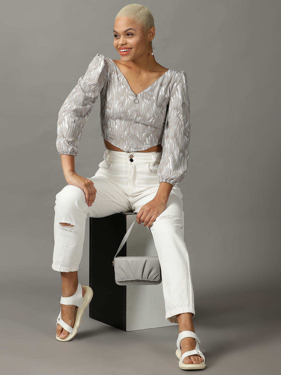 Women's Grey V-Neck Print Crop Top