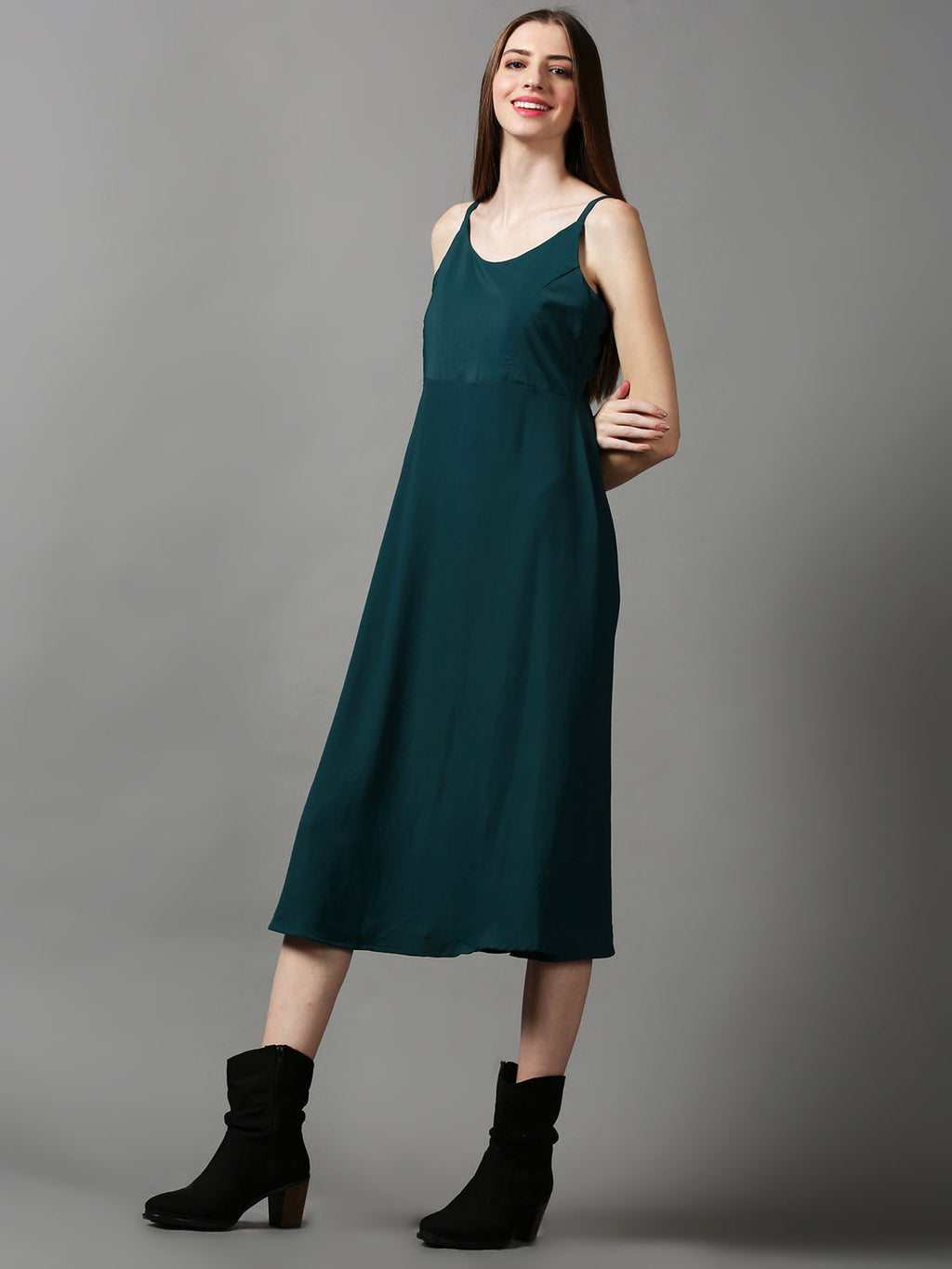 Women's Green Solid Crepe Maxi Dress