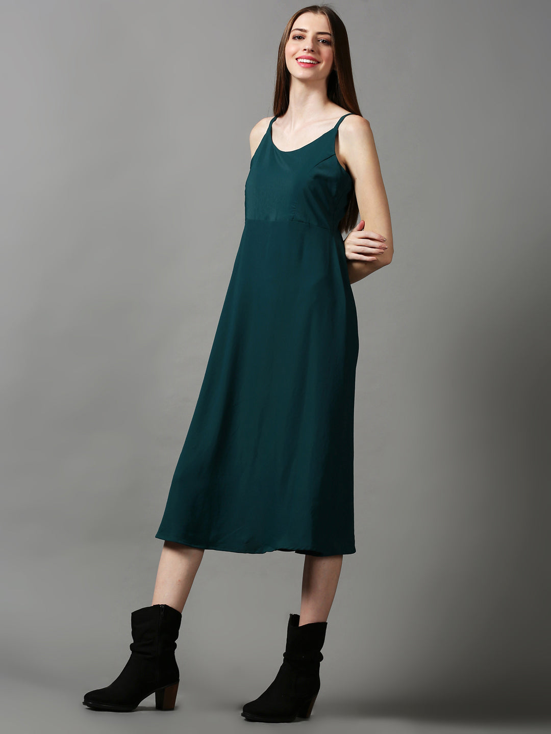 Women's Green Solid Crepe Maxi Dress