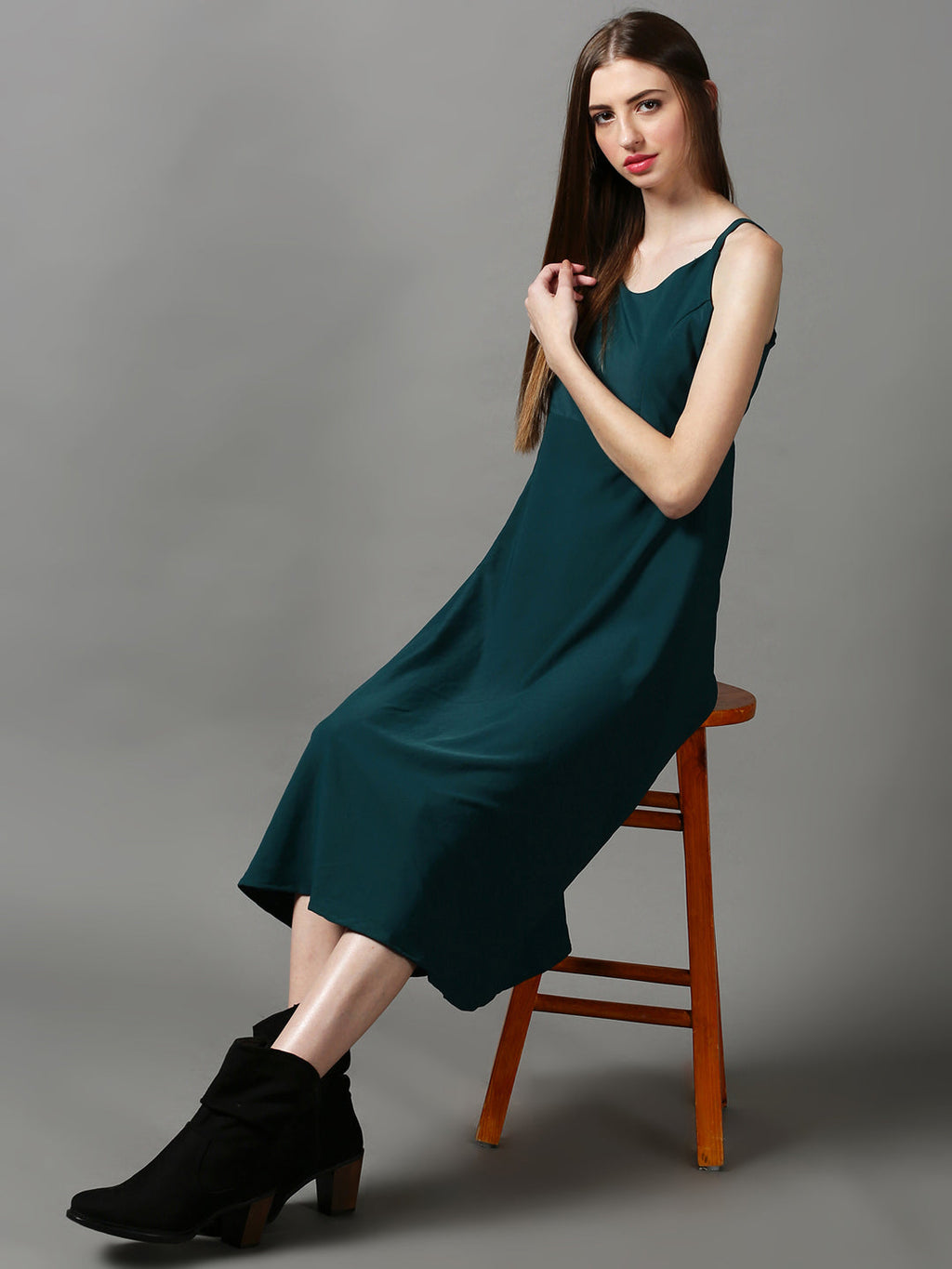 Women's Green Solid Crepe Maxi Dress