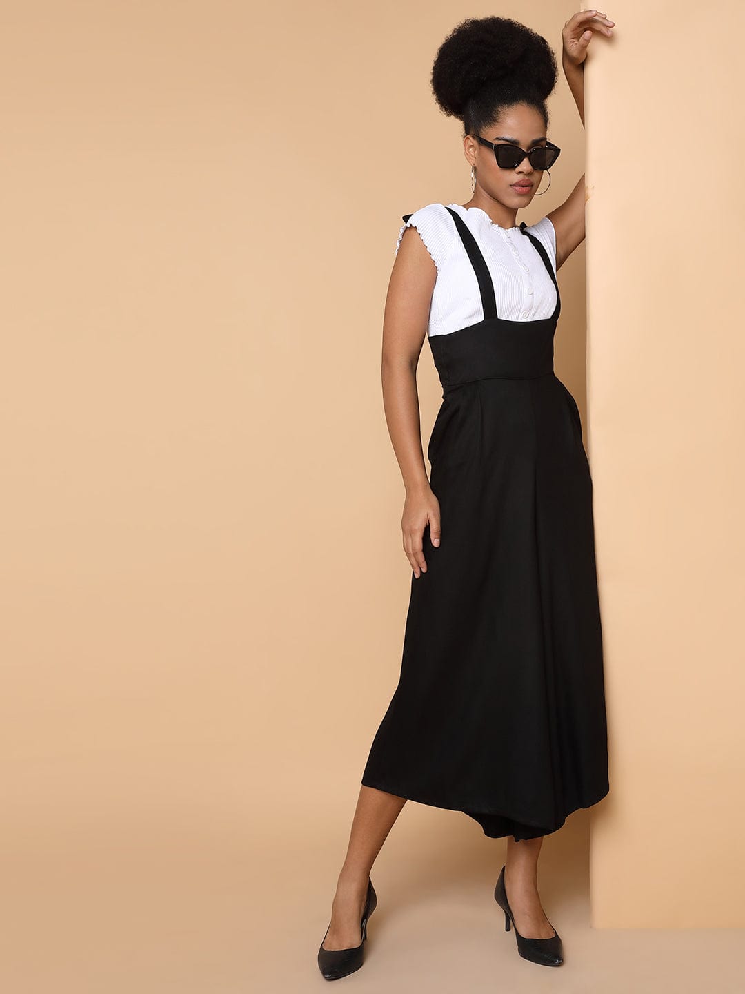 Women's Black Shoulder Straps Capri Jumpsuit