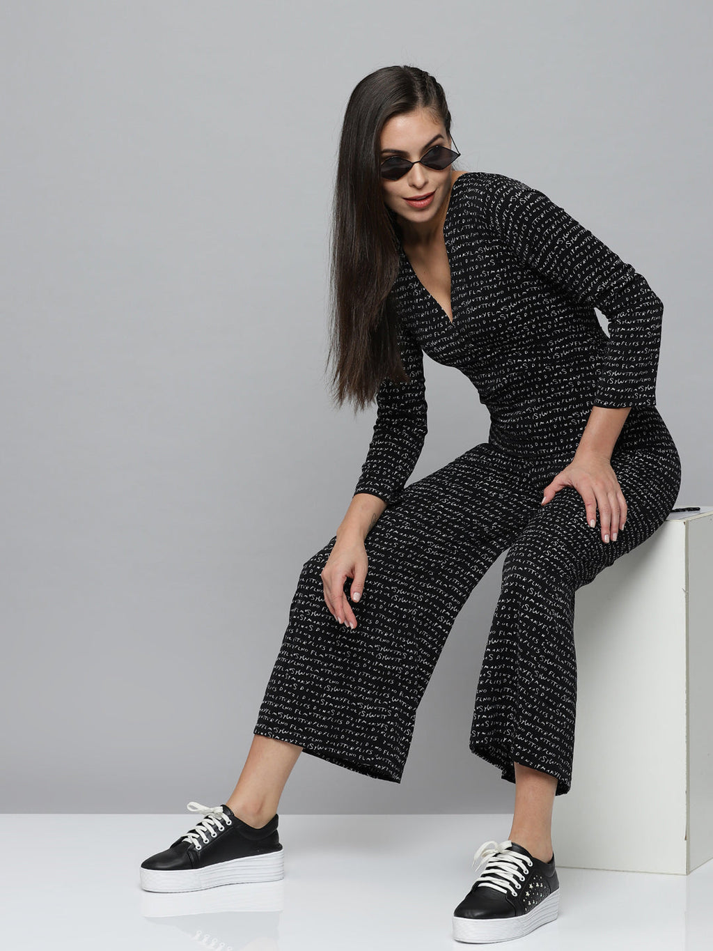 Women's Black Printed V-Neck Long Sleeves Basic Jumpsuit