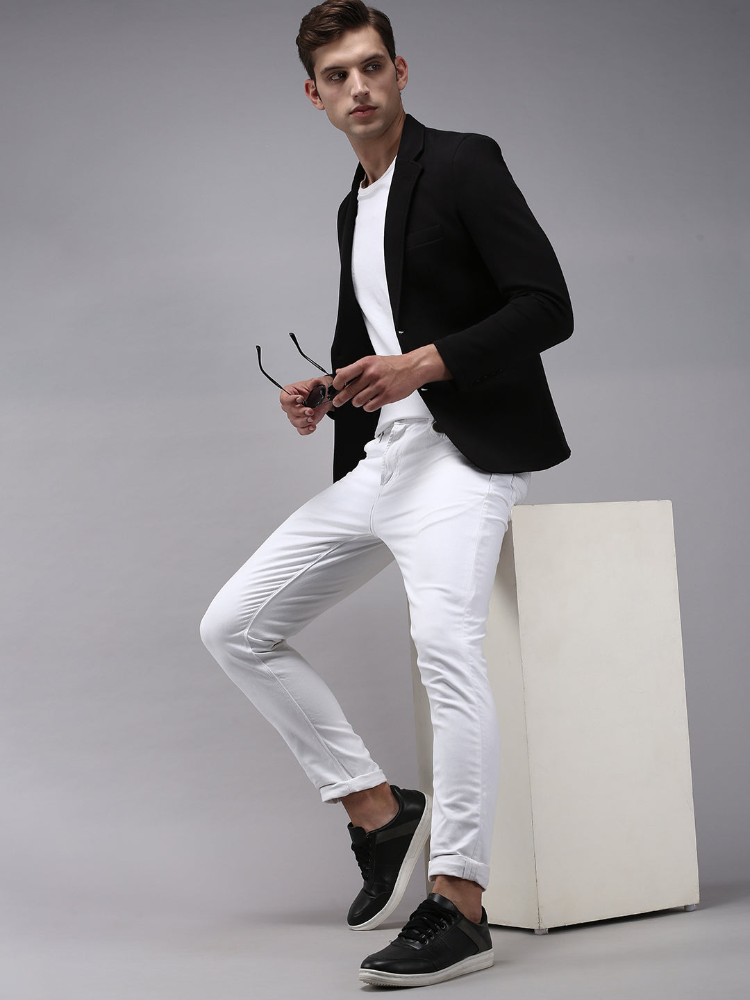 Men's Black Solid Single Breasted Casual Blazers