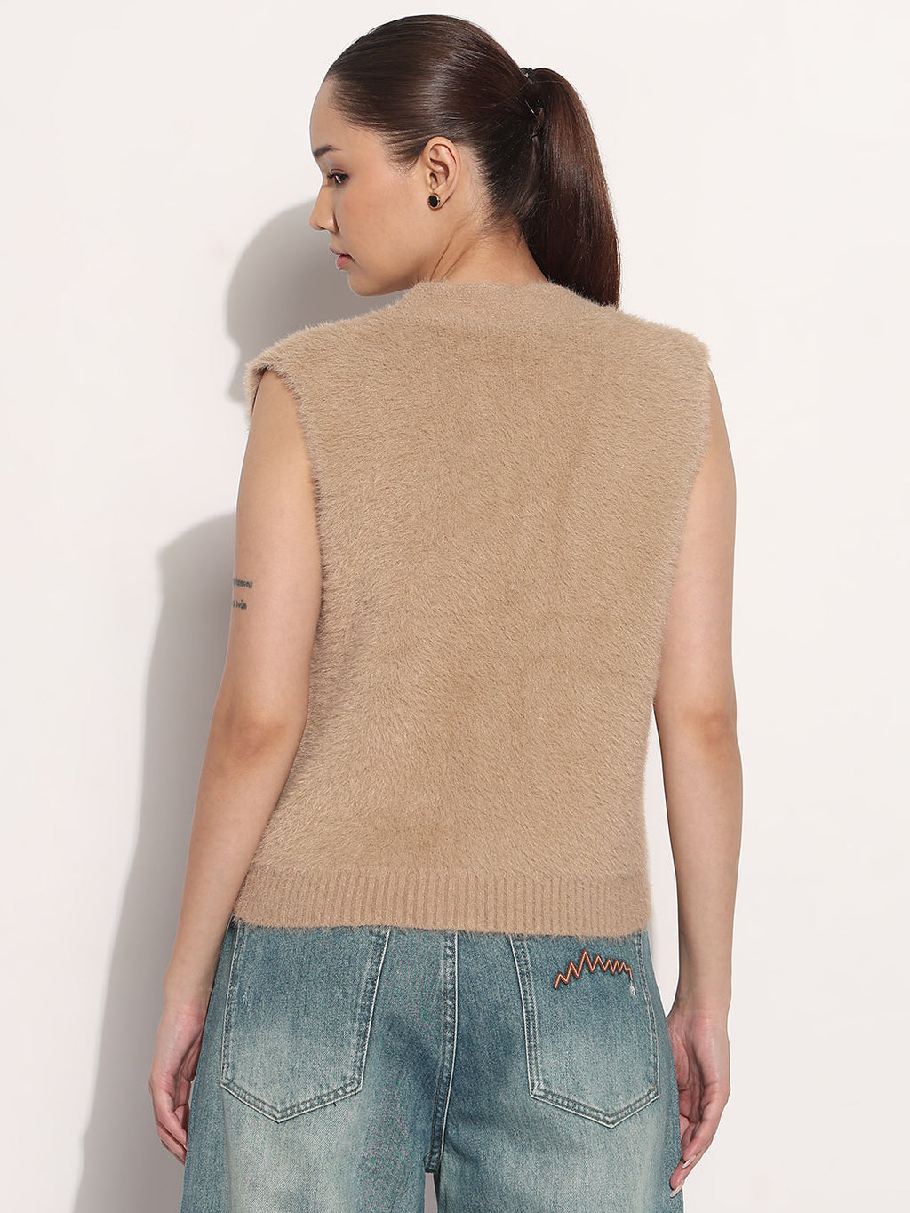 Women's Ribbed Beige V-Neck Sleeveless Knitted Fuzzy Top