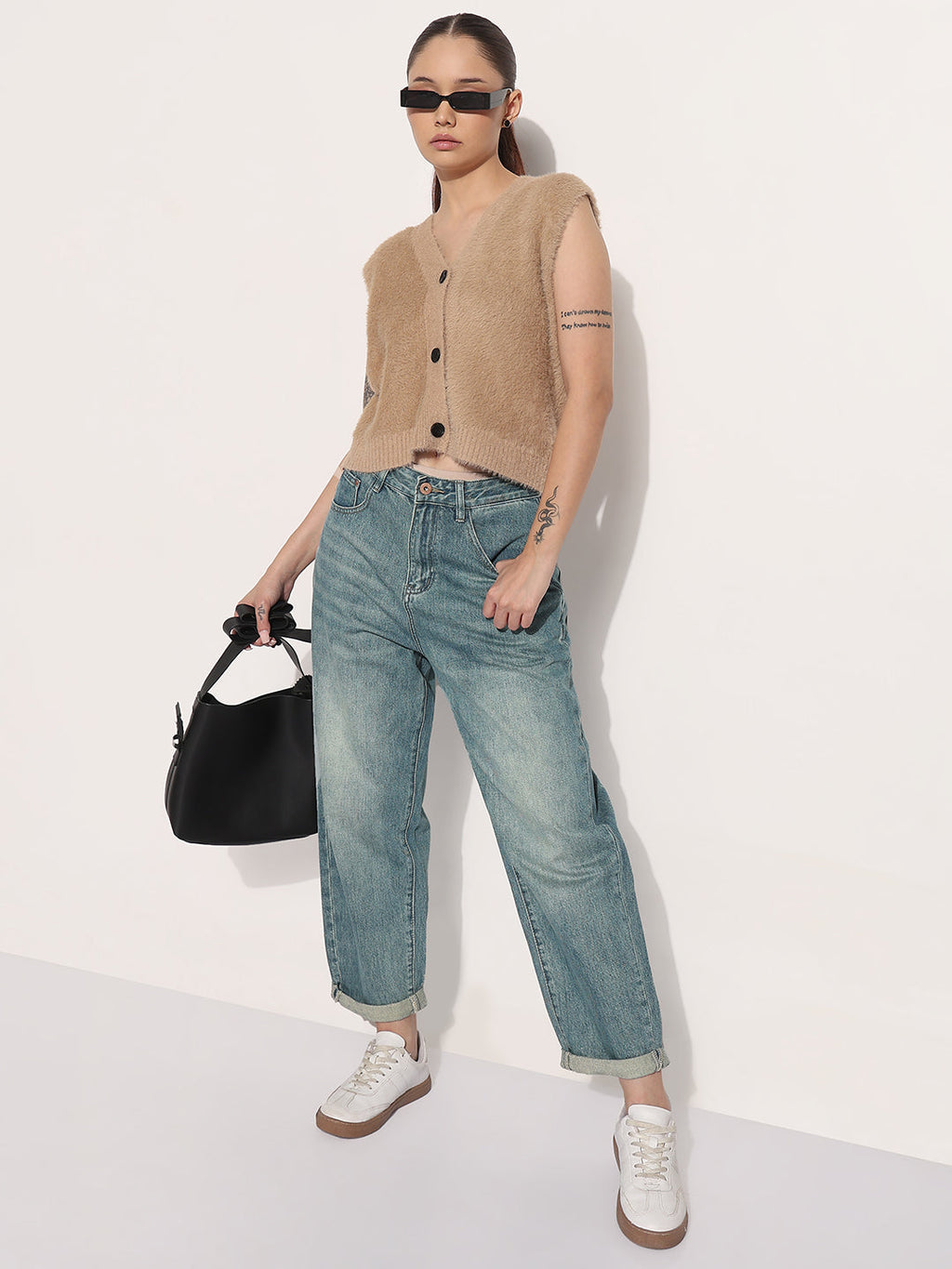 Women's Ribbed Beige V-Neck Sleeveless Knitted Fuzzy Top