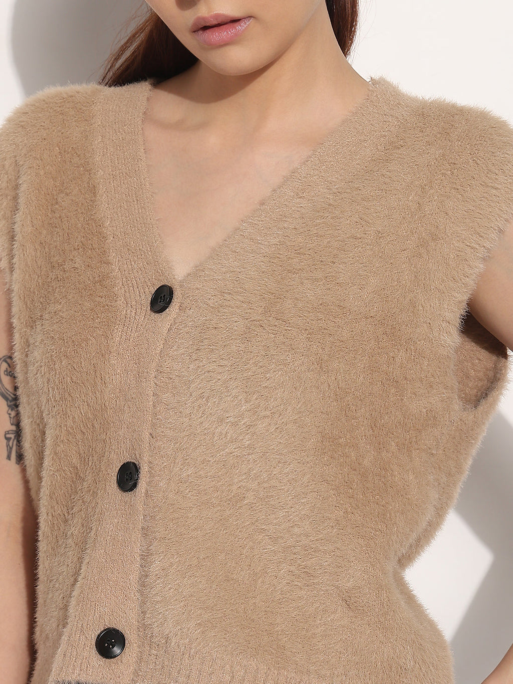 Women's Ribbed Beige V-Neck Sleeveless Knitted Fuzzy Top