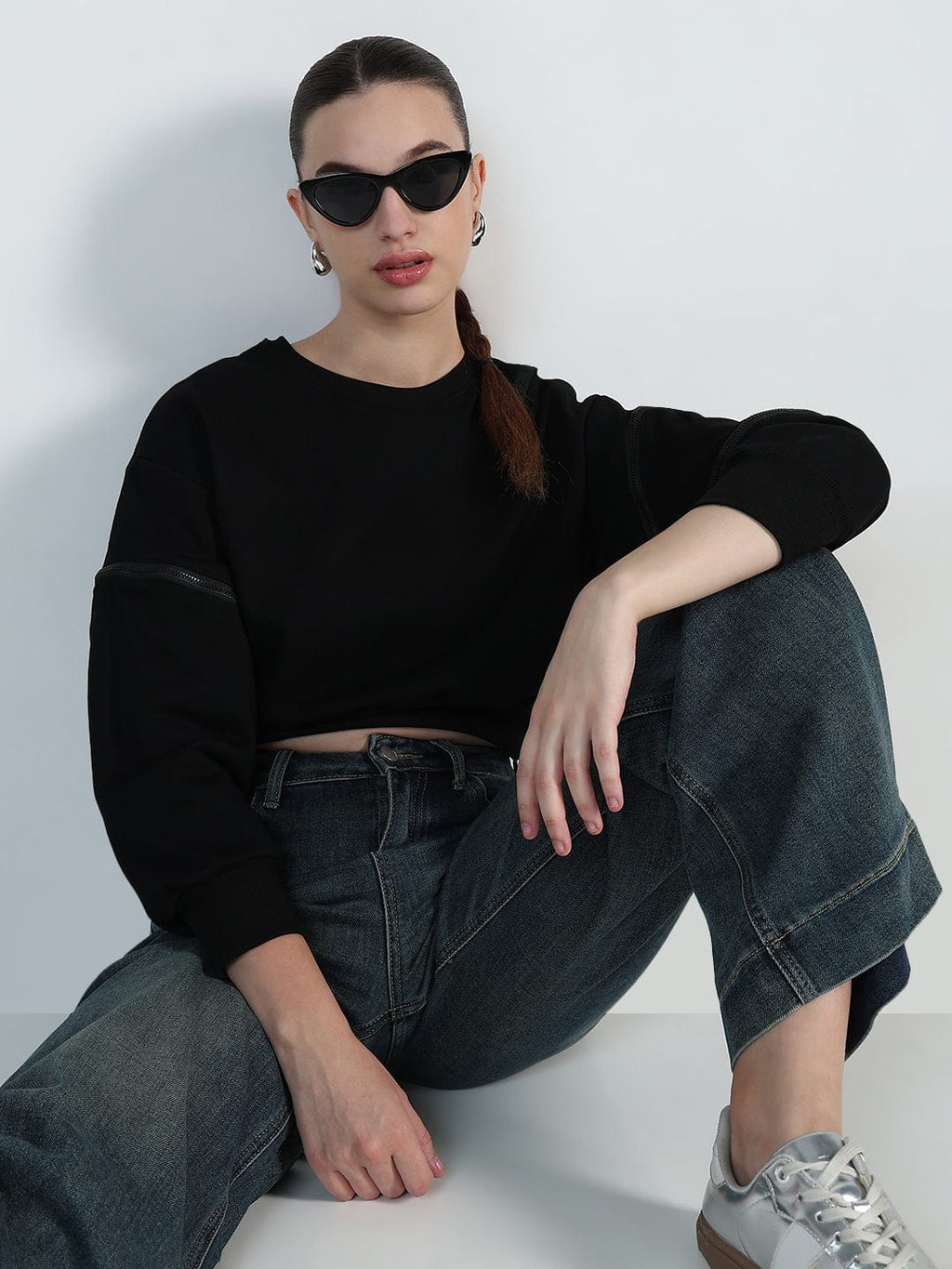 Women's Black Oversized Sweatshirt with Zipper Detail