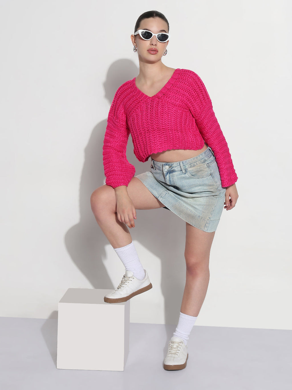 Women's Pink V-Neck Knitted Crop Top