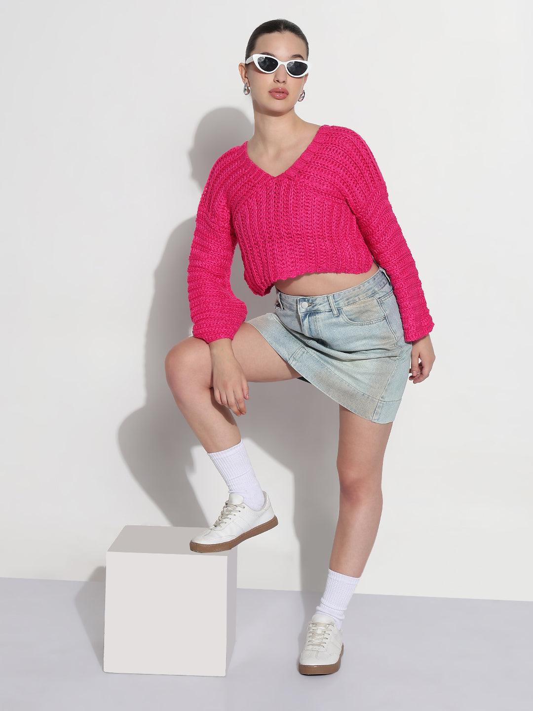 Women's Pink V-Neck Knitted Crop Top