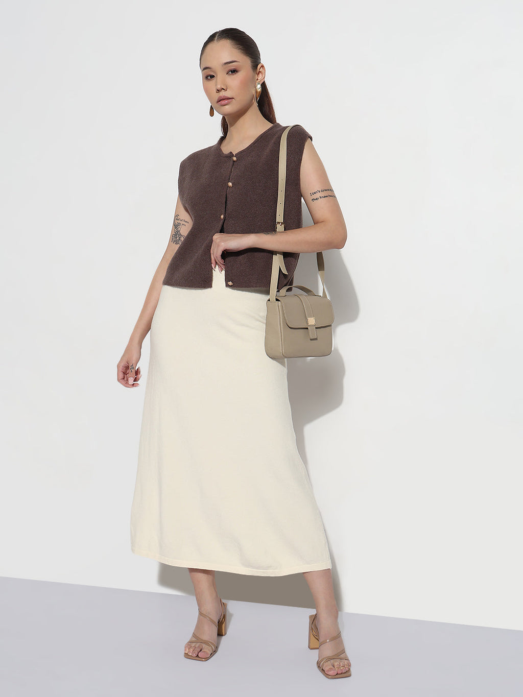 Women's Ribbed Brown Round Neck Sleeveless Knitted Top