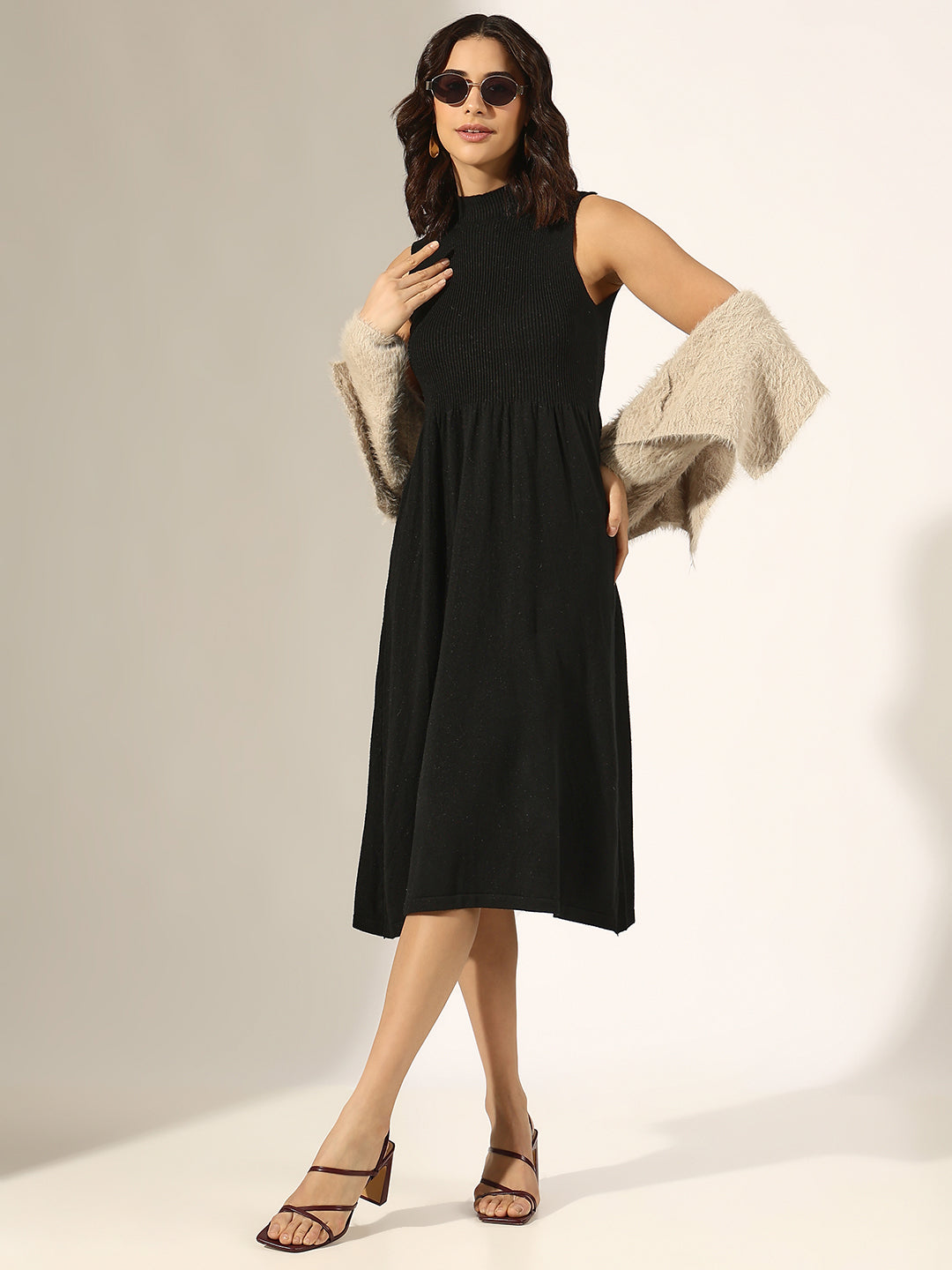 Women's Ribbed Black Fit and Flare Sleeveless Midi Dress