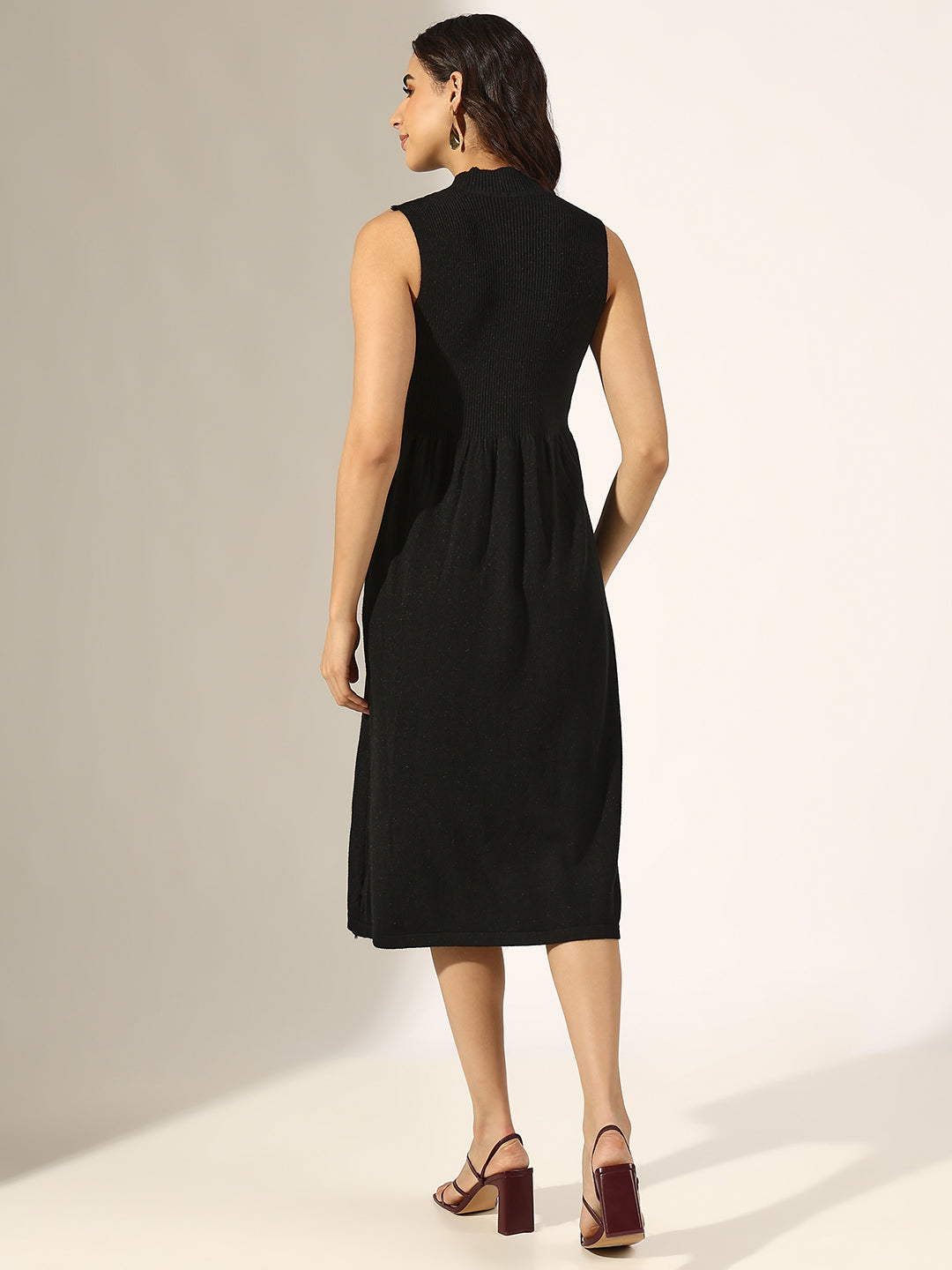 Women's Ribbed Black Fit and Flare Sleeveless Midi Dress