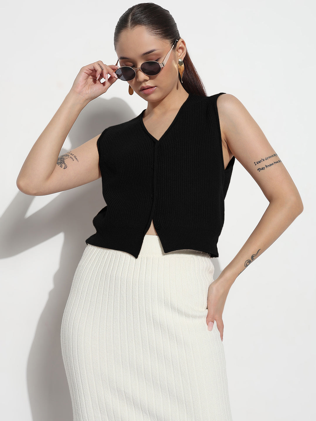 Women's Ribbed Black V-Neck Sleeveless Knitted Top