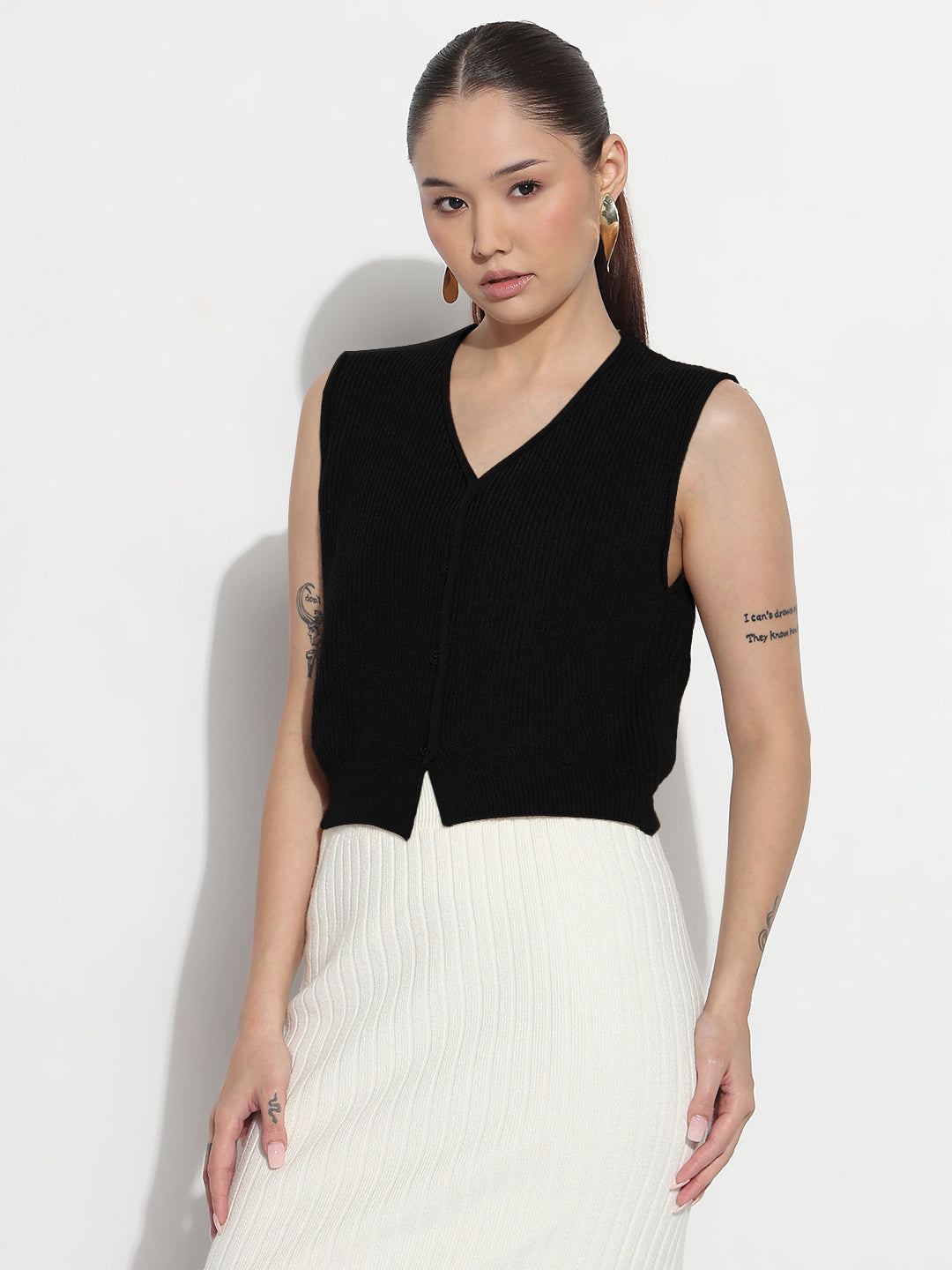 Women's Ribbed Black V-Neck Sleeveless Knitted Top