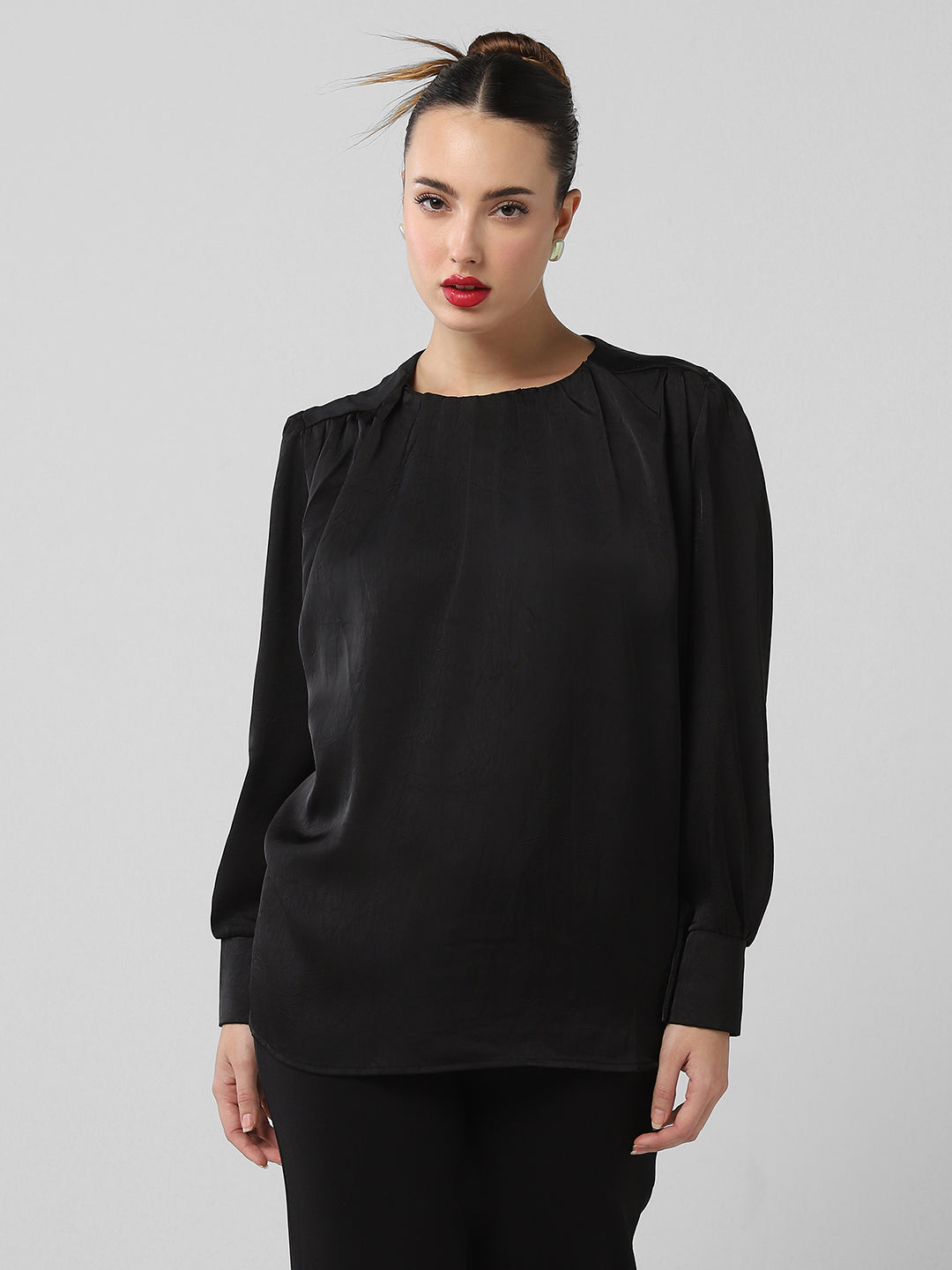 Women's Black Round Neck Cuffed Sleeves Top