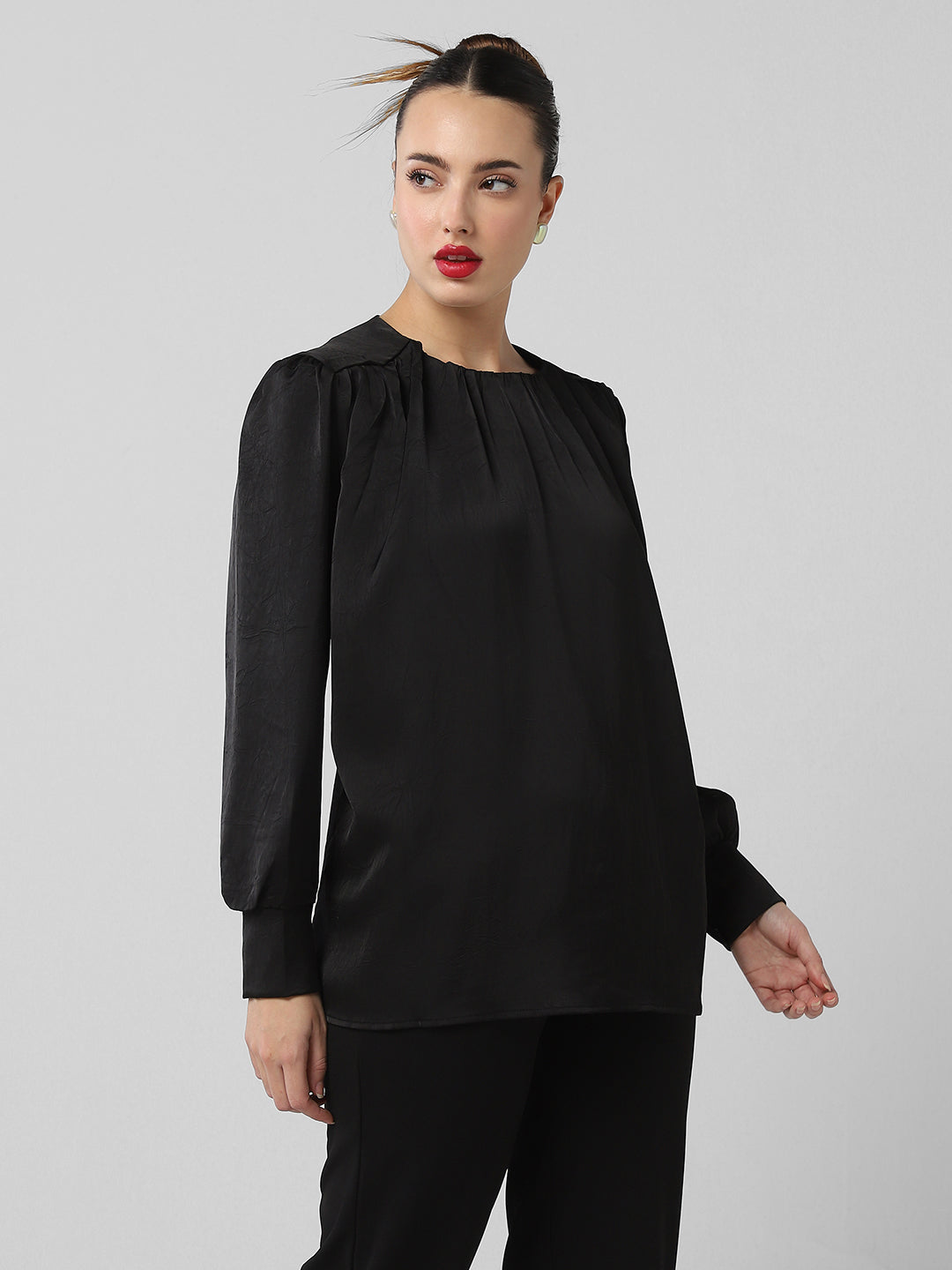 Women's Black Round Neck Cuffed Sleeves Top