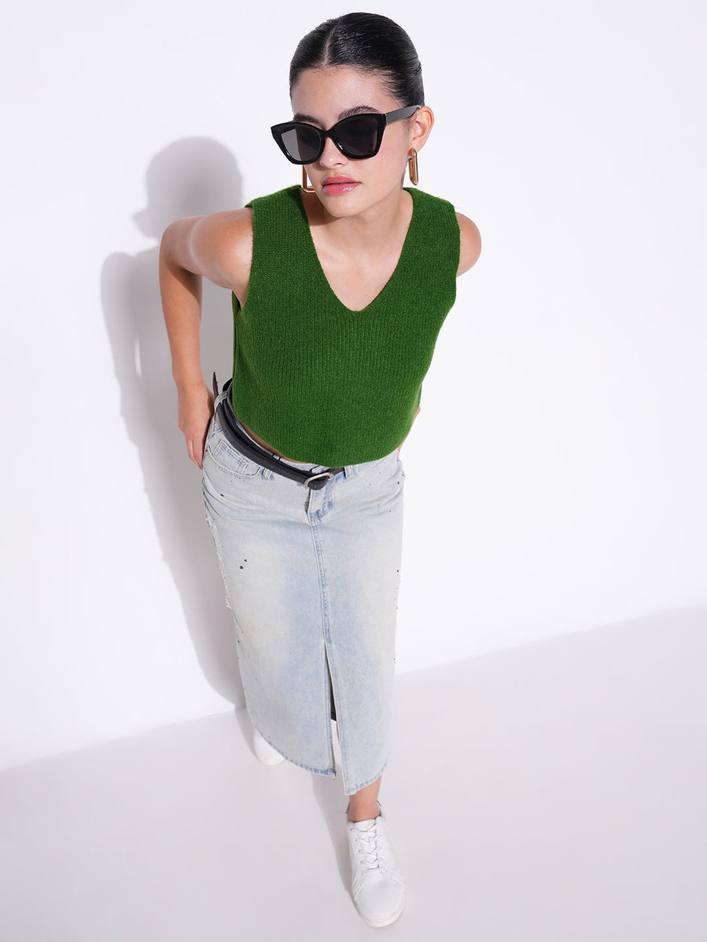 Women's Green V - Neck Sleeveless Crop Top