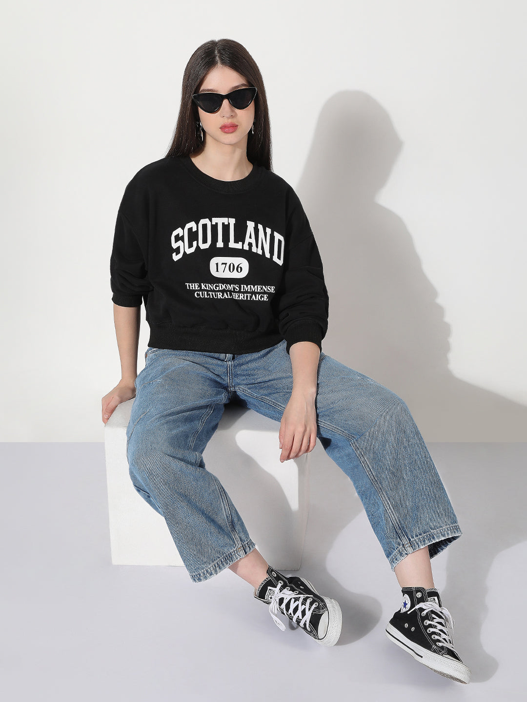 Women's Typography Black Crew Neck Long Sleeves Crop Top