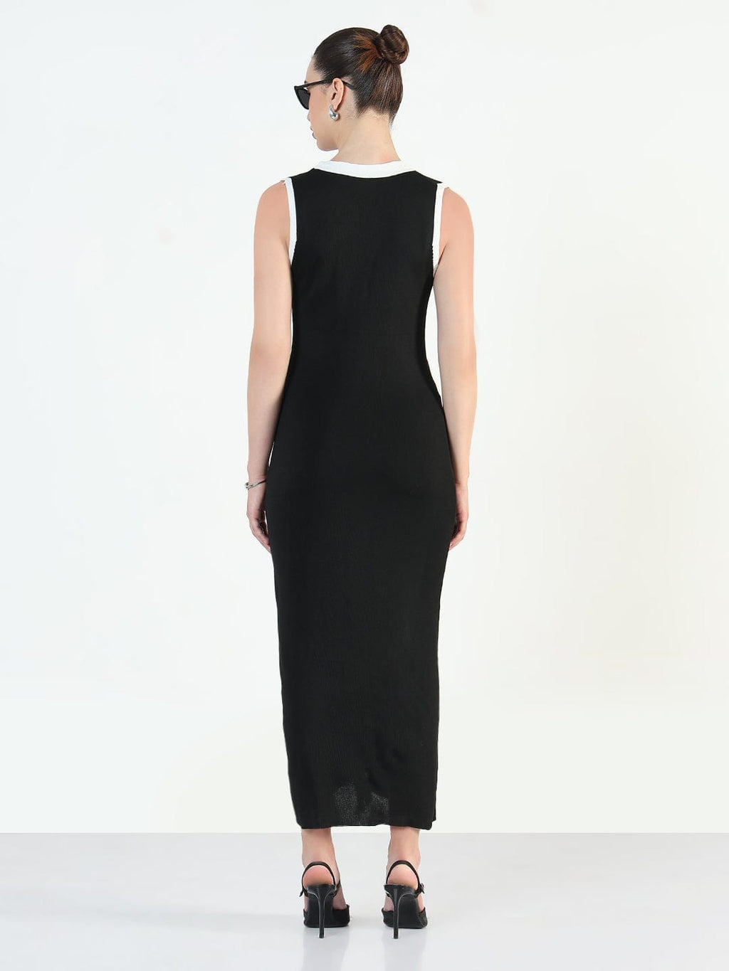 Women's Black V-Neck Sleeveless Bodycon Dresses