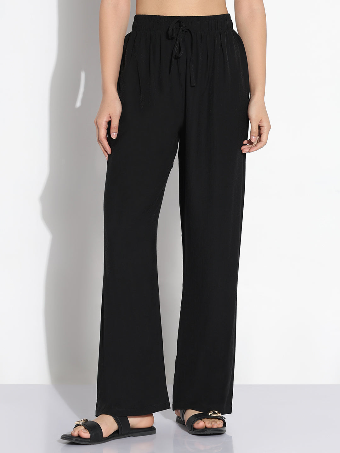 Women's Black Solid Relaxed Fit Trousers