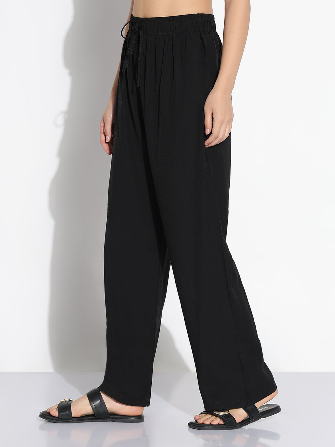 Women's Black Solid Relaxed Fit Trousers