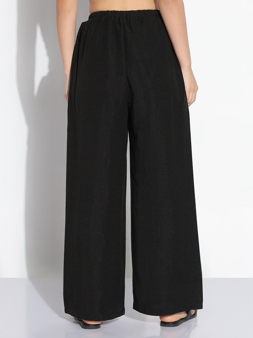 Women's Black Solid Relaxed Fit Trousers