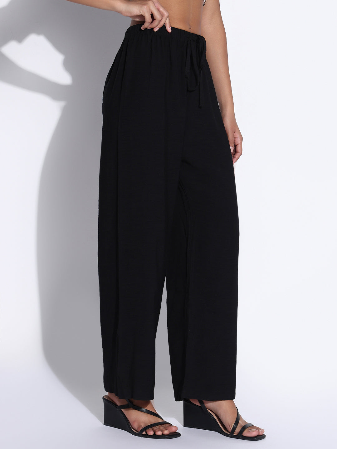 Women's Black Solid Loose Fit Parallel Trousers