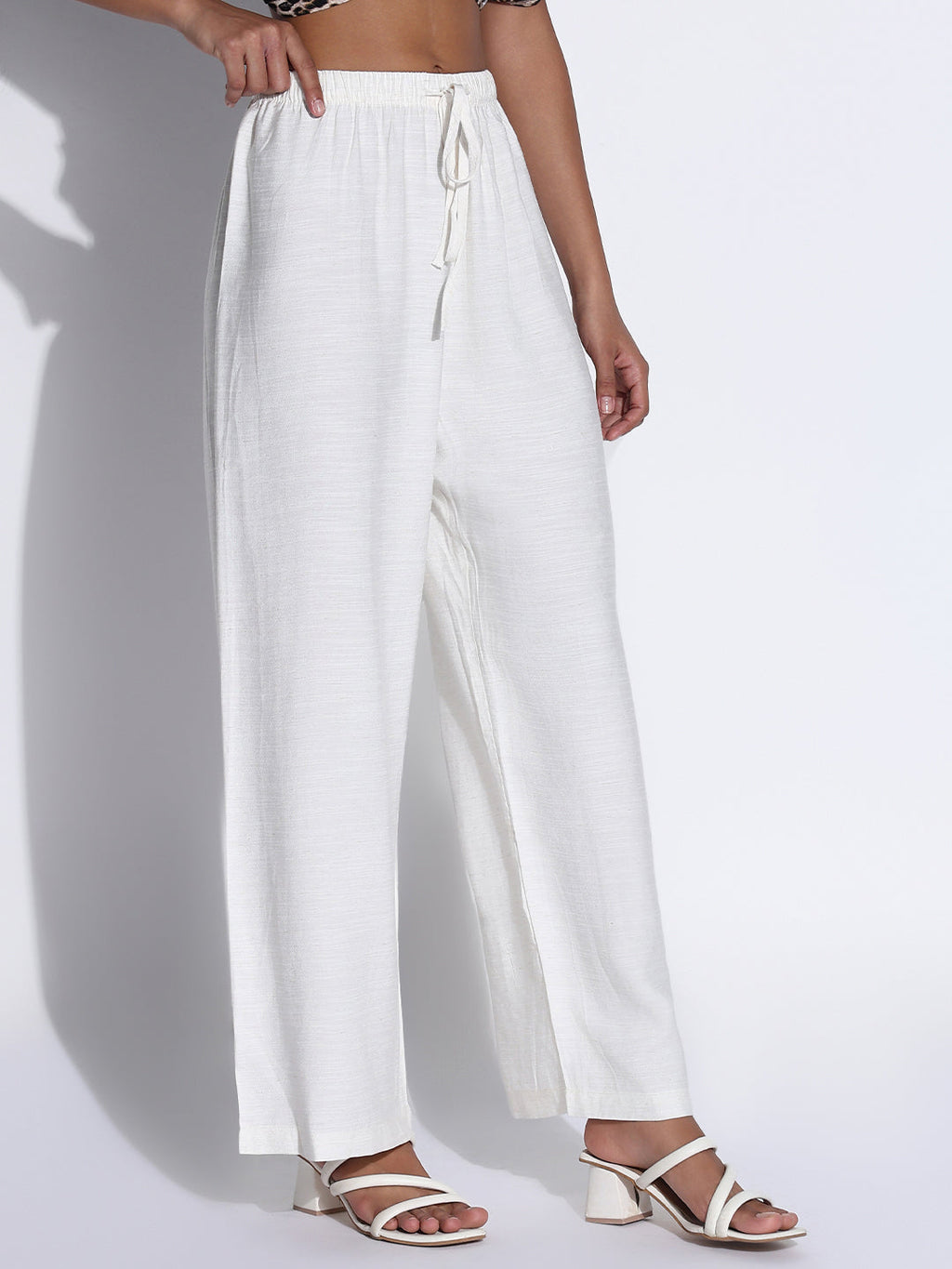 Women's White Solid Loose Fit Parallel Trousers