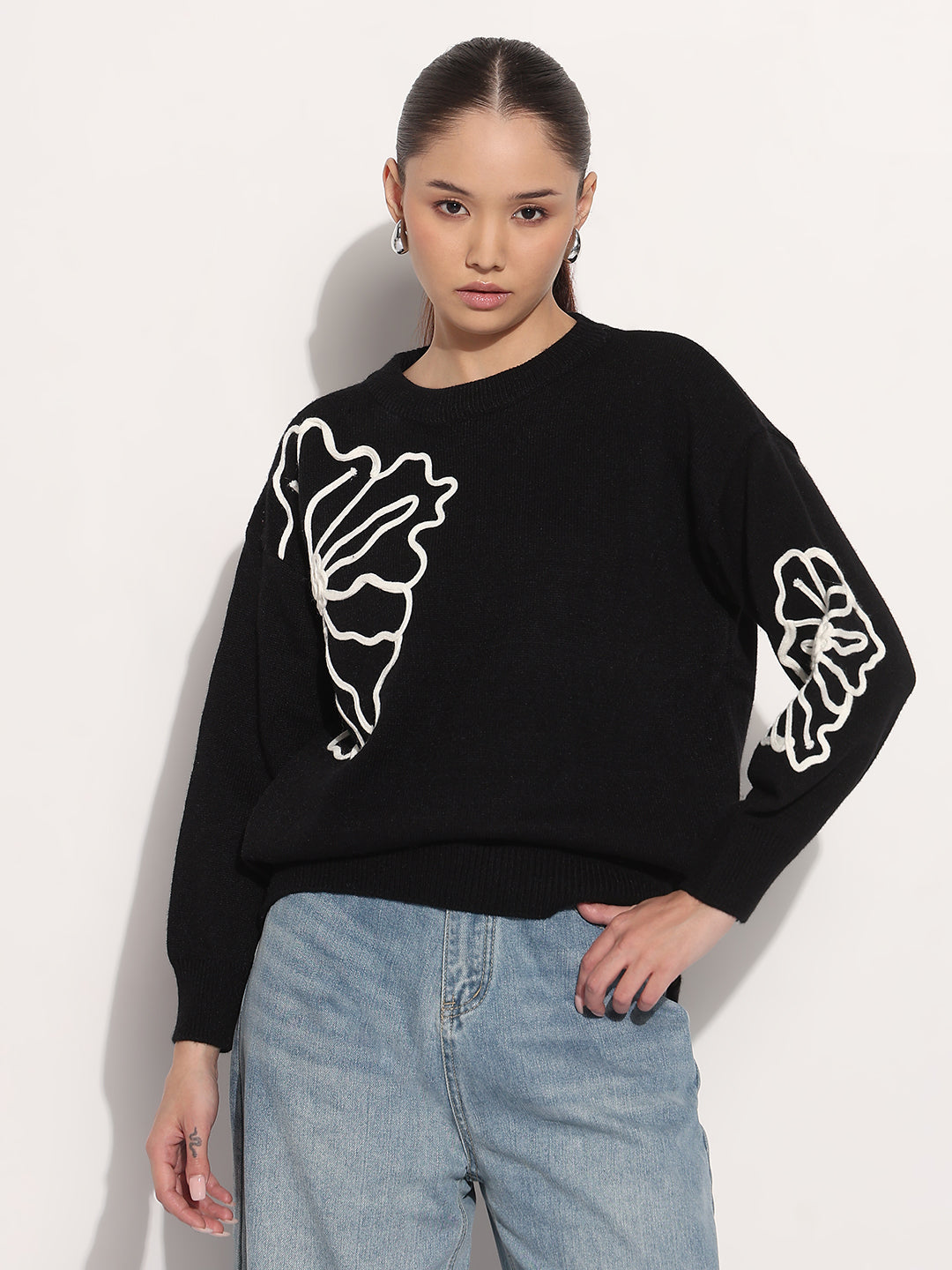 Women's Floral Embroidered Black Round Neck Knit Pullover Top