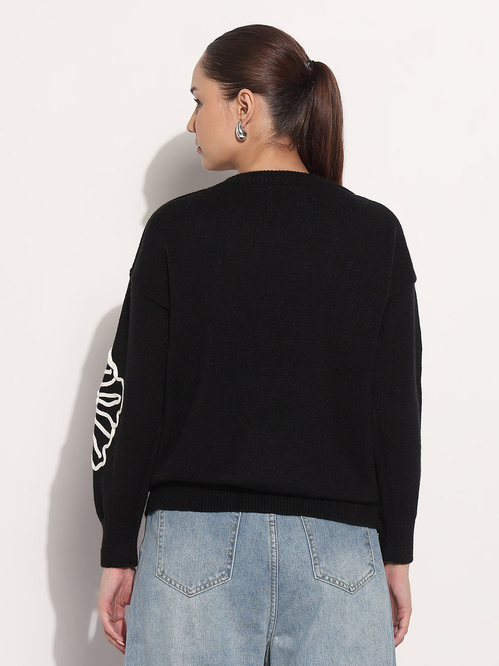 Women's Floral Embroidered Black Round Neck Knit Pullover Top