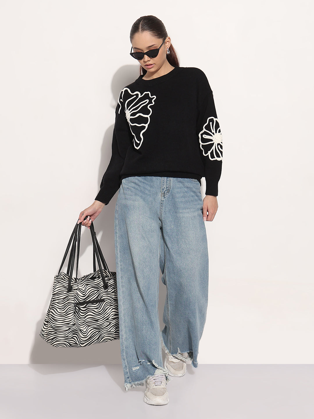 Women's Floral Embroidered Black Round Neck Knit Pullover Top