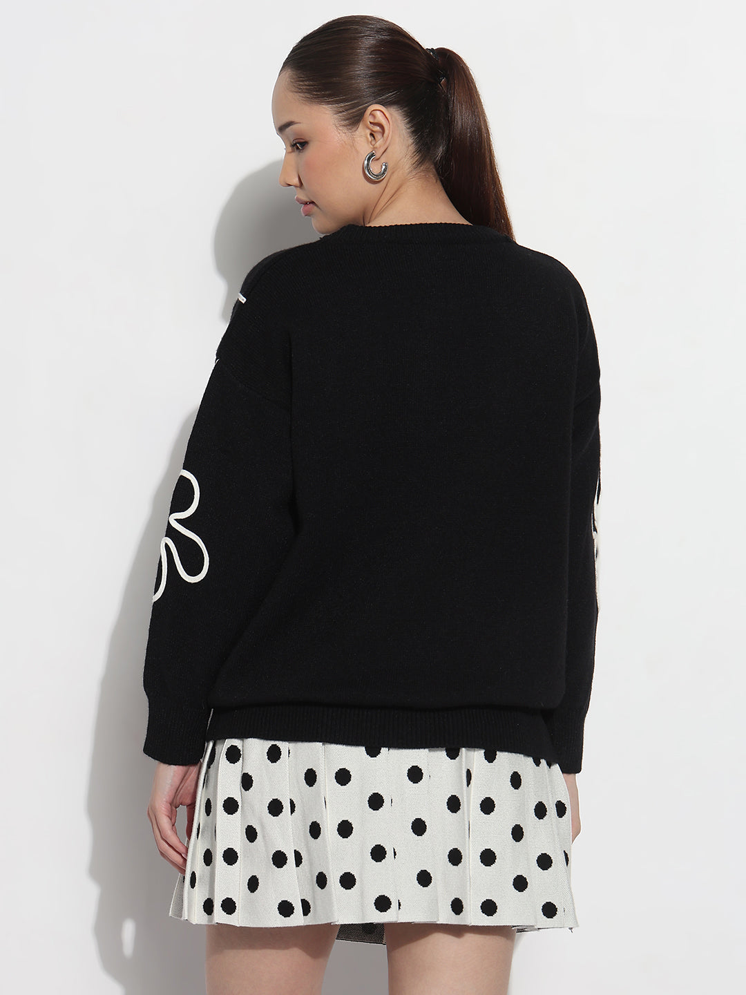 Women's Floral Embroidered Black Round Neck Knit Pullover Top