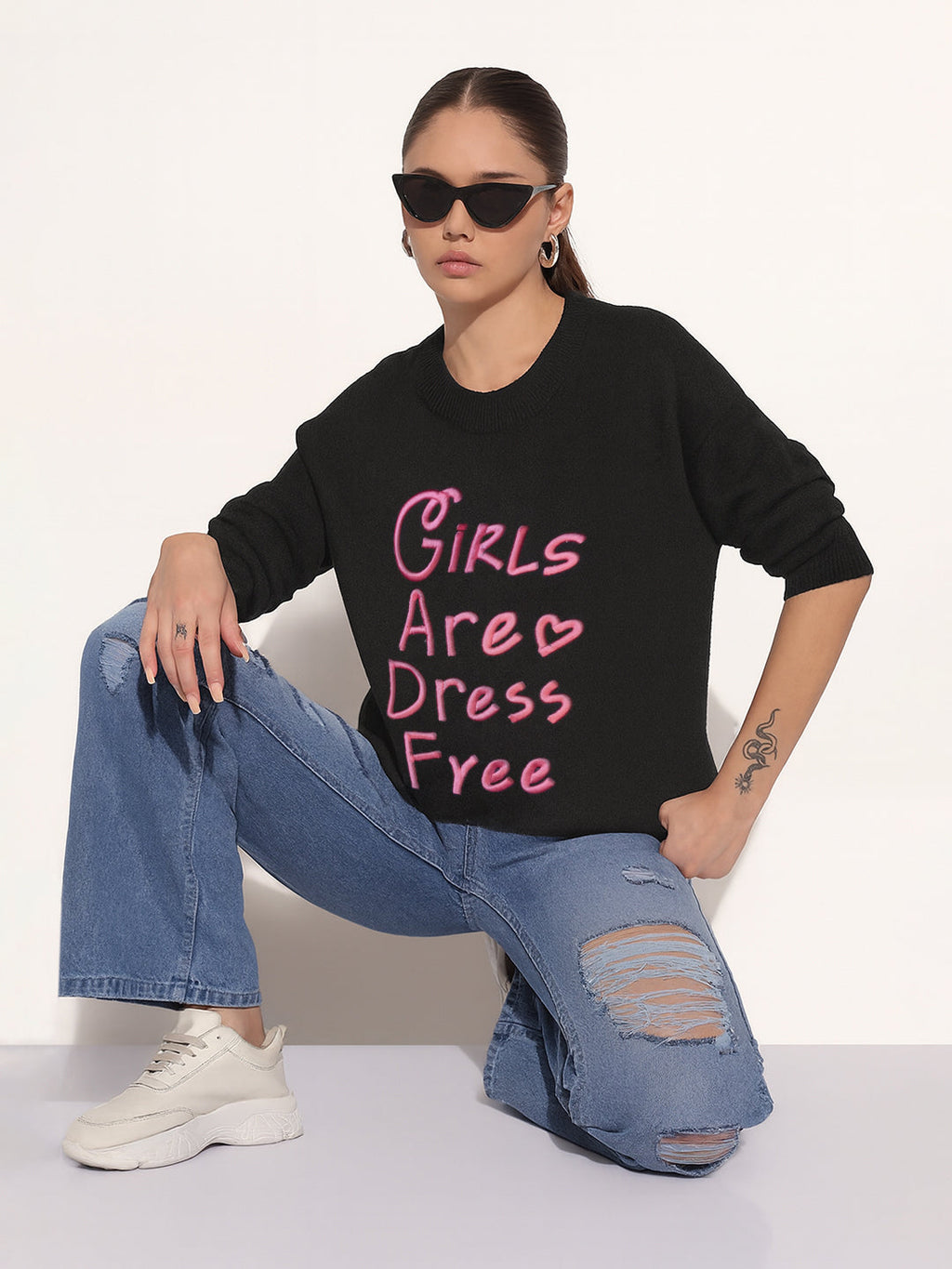 Women's Embroidered Black Round Neck Knitted Pullover Top