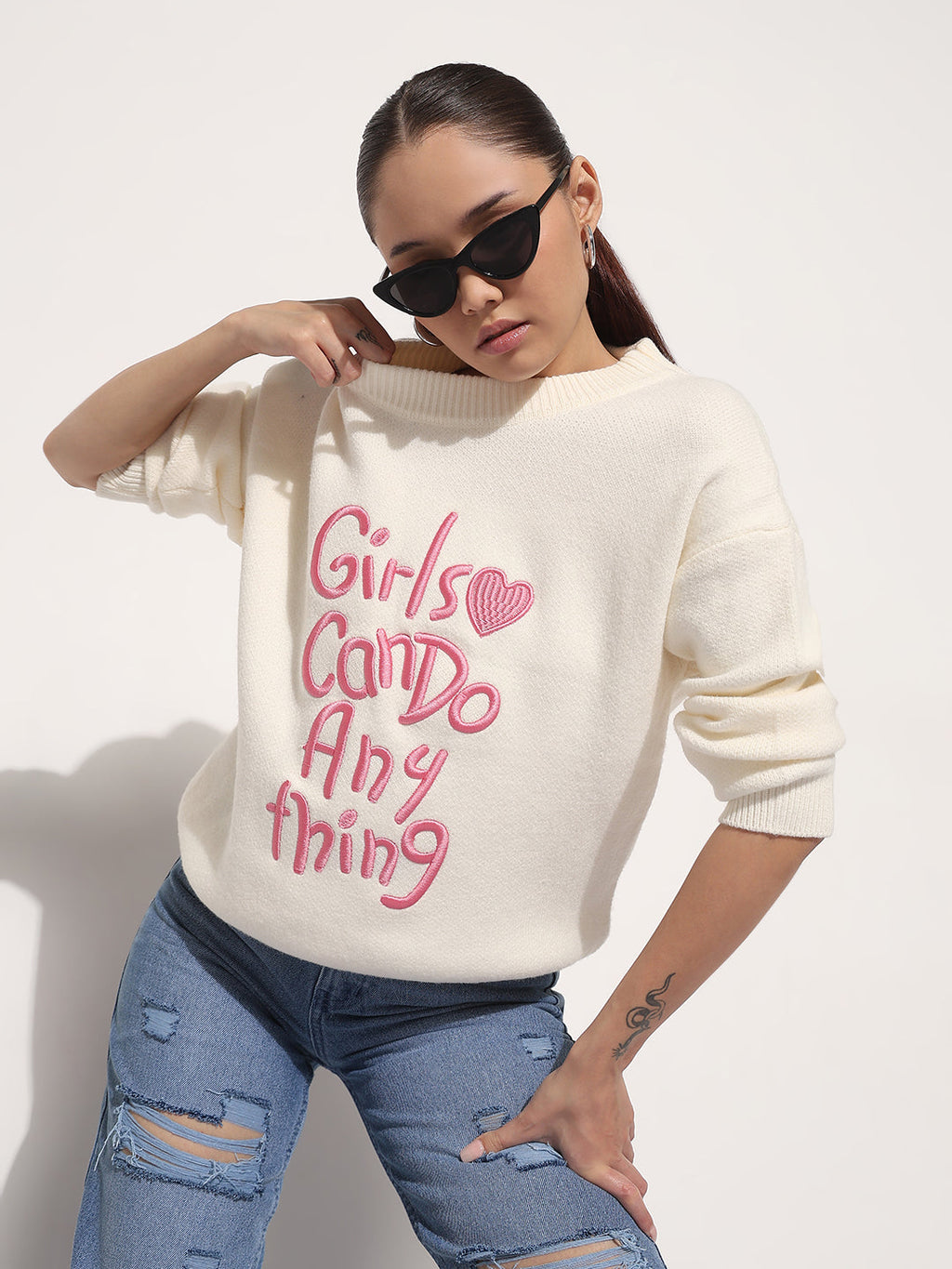 Women's Embroidered Cream Round Neck Knitted Pullover Top