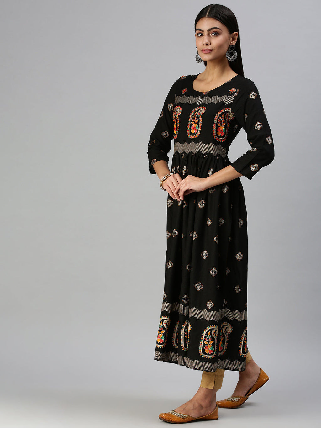 Women's Black Ethnic Motifs Printed Straight Kurta